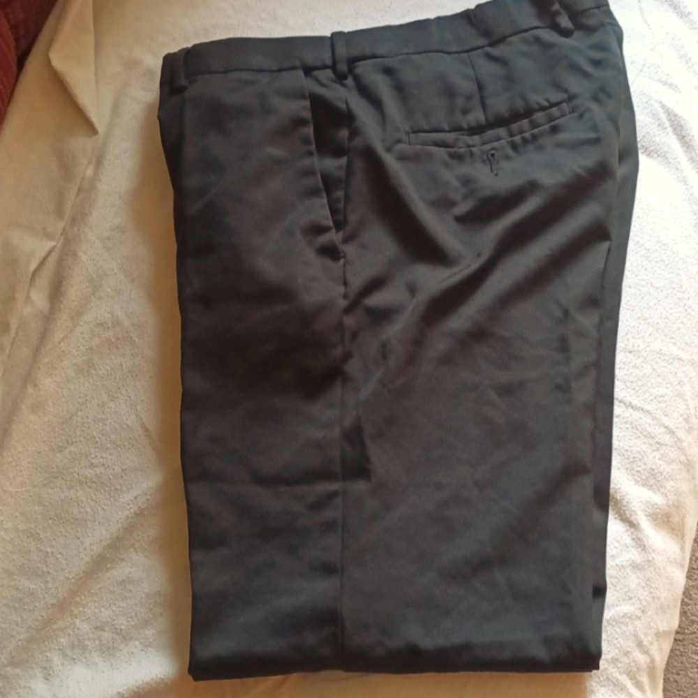 Men's Haggar straight fit 32x 30 length black dress pants